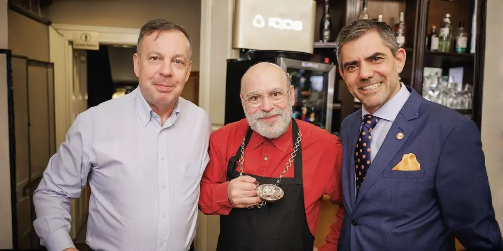 Catador de vinos con responsables de Spanish Shop Eastern Europe
